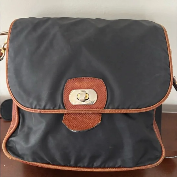 Bottega Veneta Crossbody. Flap Lock Closure. Purchased from JEBWA. - Picture 2 of 9